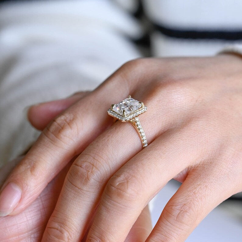 Stunning 1.5 - 2.5 CT Radiant Moissanite Engagement Ring with Pave & Halo Design 4